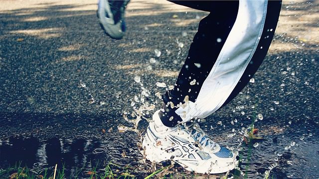 FAIRE DE L’EXERCICE SOUS LA PLUIE : UNE PRATIQUE SAINE OU PAS ?